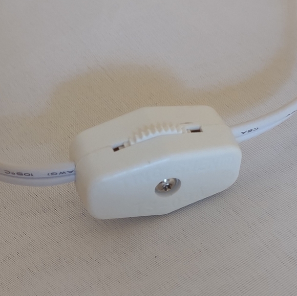 Beautiful Ceramic Tropical Fish Table Lamp EUC - Picture 9 of 9